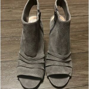 Vince Camuto Kentvi Leather Grey Suede Perforated Peep Toe Booties Size 8.5